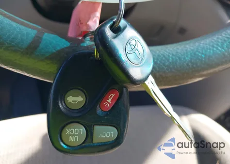 2004 Toyota Sienna Le z USA, uszkodzony, nr VIN 5TDZA23CX4S132479